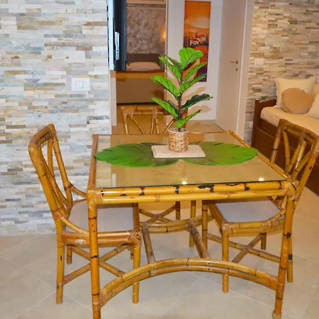 Domus Athena Apartament *